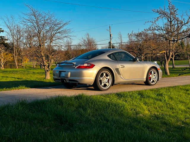 2008 Porsche Cayman S – 6-Speed Manual | Silver over Black in Cars & Trucks in Hamilton - Image 4