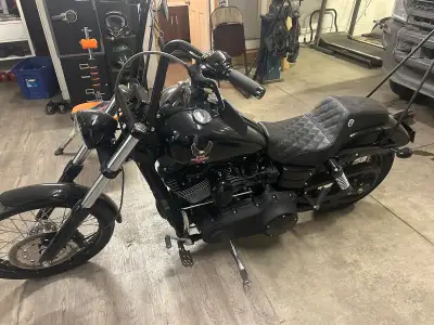 Harley 2010 excellentes conditions 10/10 Moteur neufs stage 4 très fiable 14000$ nego seulement tel...