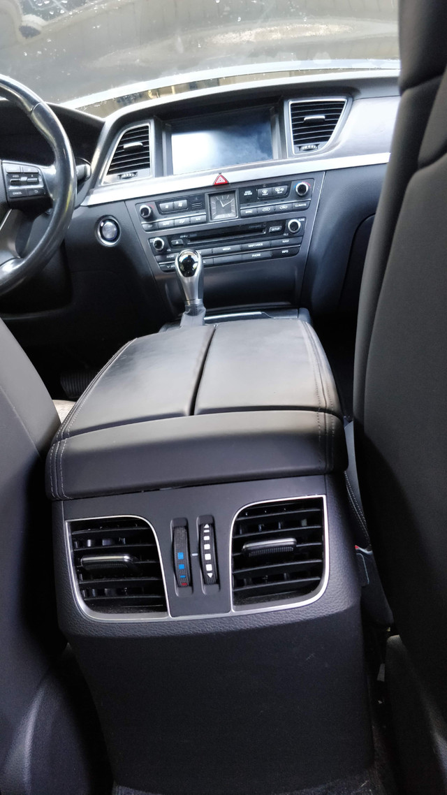 2015 Genesis 4-Door sedan in Cars & Trucks in Ottawa - Image 3
