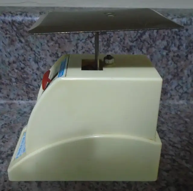 vintage Weight Watchers kitchen scale in Arts & Collectibles in City of Halifax - Image 5