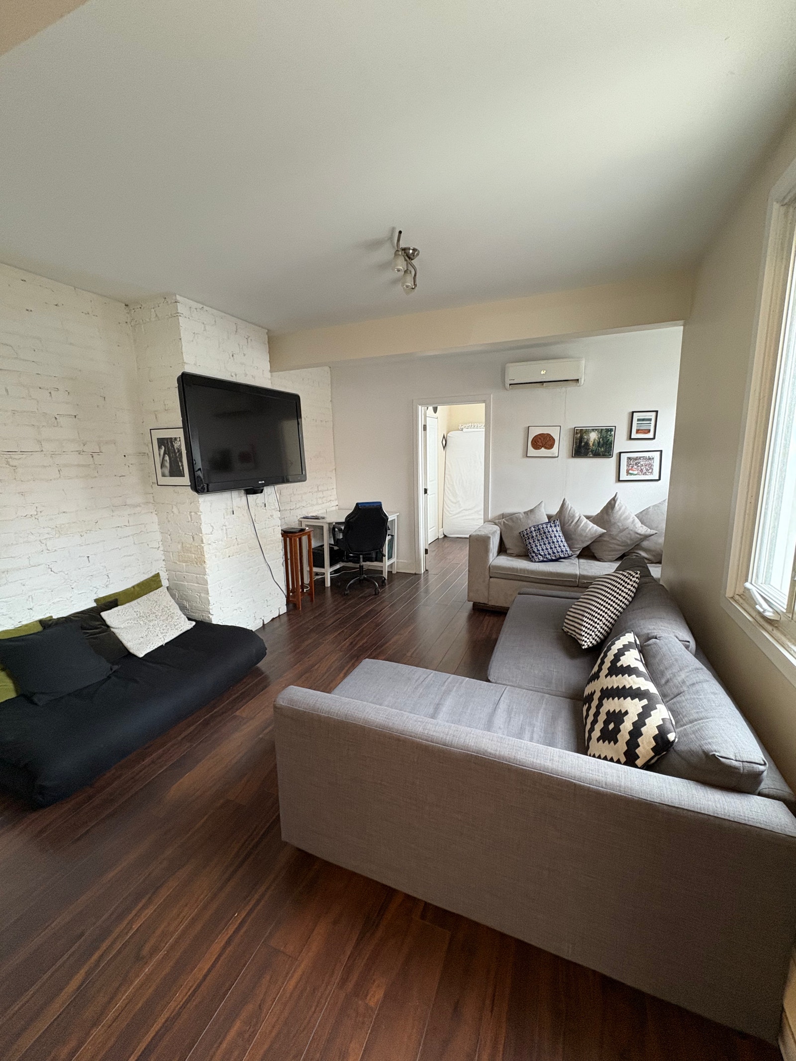 Fully Furnished - 3 Bedroom 2 Bathroom Apartmen (Guy Concordia) — photo 3