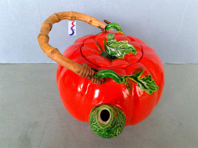 Occupied Japan Maruhan Tomato Teapot Kettle Majolica Wood Handle in Arts & Collectibles in Kitchener / Waterloo - Image 4