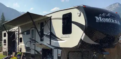 2016 Montana high country(4season) -4 slides -2 ac units -double door fridge -2 bathrooms -2 entranc...
