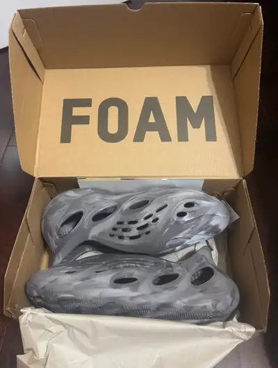 Yeezy Foam Runner Size -11 (never worn, View more