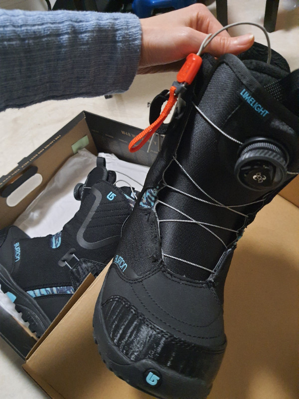 $280 rton snowboard boots + 5150 Empress snowboard - womens sz 6 in Snowboard in Burnaby/New Westminster - Image 2
