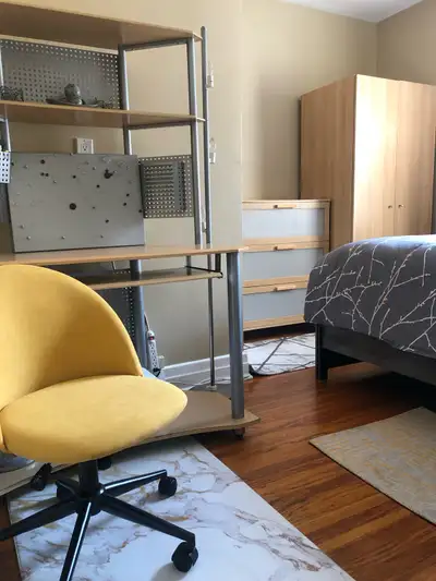 Upper unit furnished/utilities/internet