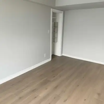 Clean, bright, and private studio apartment ideal for a single person. This above-ground unit offers...