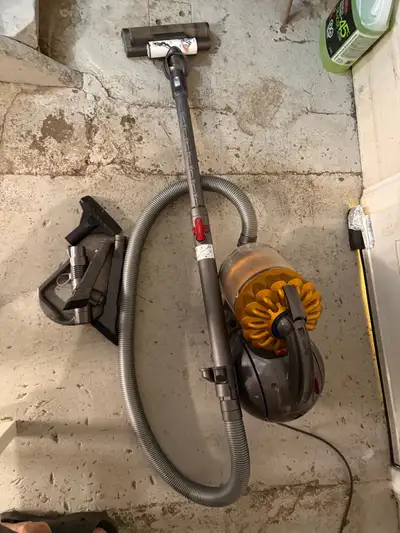 Dyson ball vacuum appears to be in perfect working order plugged in tested. Turns on suction include...