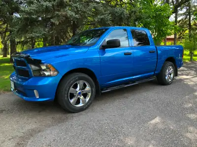 perfect condition ,never abused no damage,Hemi, Ram Box, loaded, no sunroof no leather otherwise ALL...