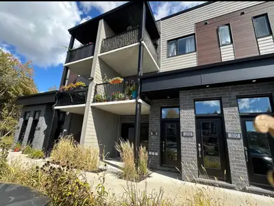 Beau condo de 3 chambres à louer