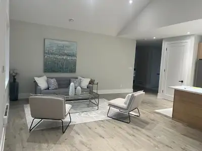 Well-kept 2-bedroom home in a quiet area of Sundridge. The house features an open kitchen and dining...