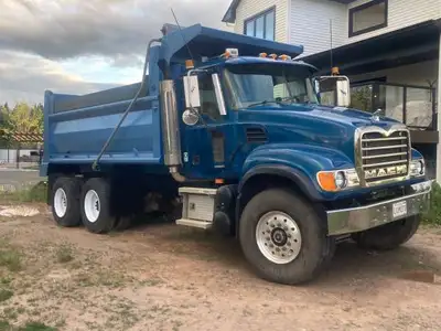 2005 MACK CV713 HEAVY SPEC DUMP TRUCK LOW KM 299980 KM THIS TRUCK WAS WELL LOOKED AFTER - 370HP AMI...