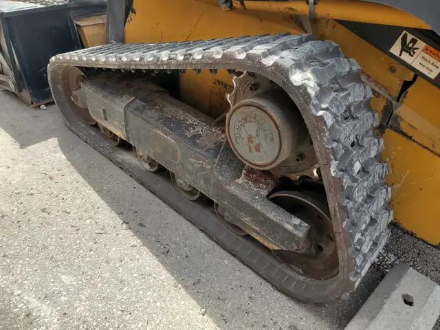 John Deere 323D Skidsteer  in Heavy Equipment in Winnipeg - Image 5