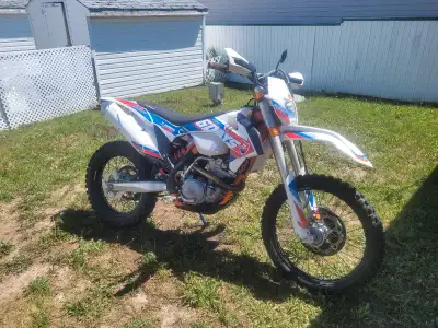 Selling my 2016 ktm 350 xcfw six days edition. I am the second owner. Its insured as street legal. H...