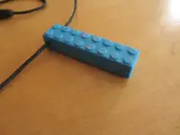 Mâchouille collier Lego bleu (outil sensoriel) bulle