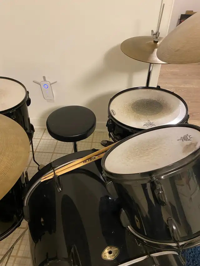 Tama 5 piece drum kit + Cymbals + Stool + Drum  Cases in Drums & Percussion in City of Toronto - Image 3