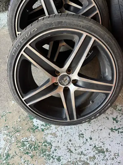 I'm selling a set of used 19-inch rims, that measure 235/35ZR19 91W. These rims are in used conditio...