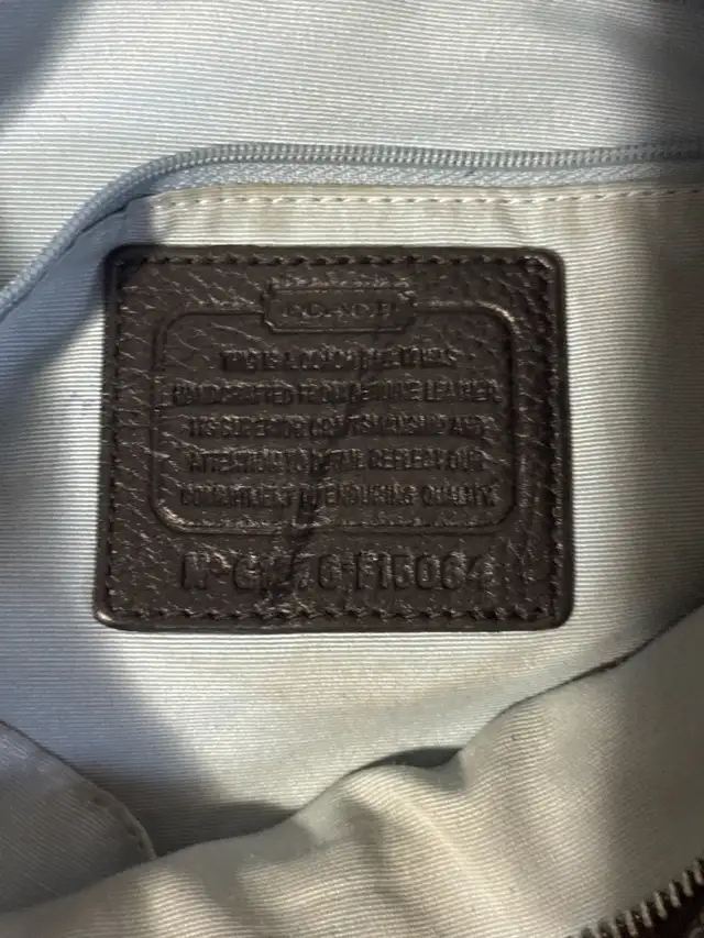Coach Leather Hobo Bag in Women's - Bags & Wallets in Barrie - Image 3