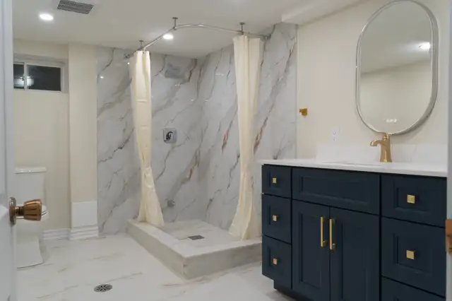 6mins to UTM, seperate entrance basement renting63882288482305121