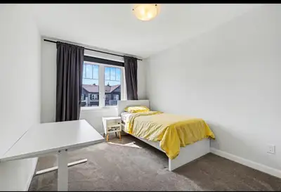 Luxury Room for Rent – Quinn’s Pointe, Barrhaven South ✨ Fully Upgraded 3-Storey Townhouse | Premium...