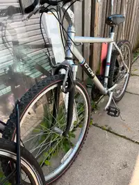 Mountain Bike plus lock plus air pump