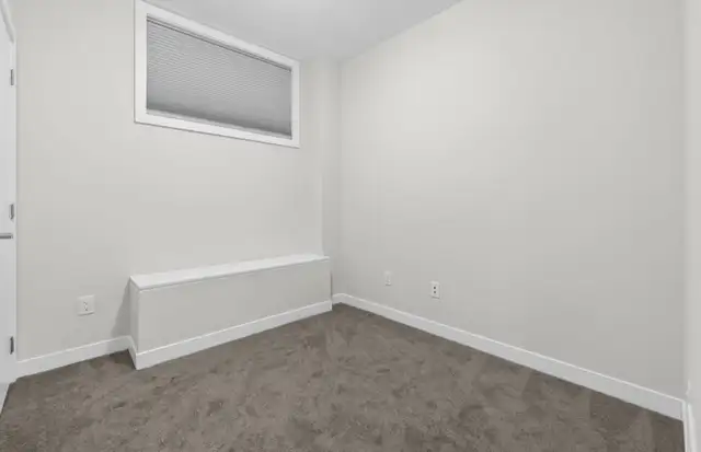 Beautiful Rooms for Rent in Barrhaven , Utilities Included in Room Rentals & Roommates in Ottawa - Image 9