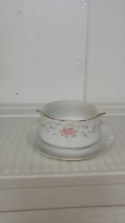 Gravy Dish - 1 piece - $5.00 No Delivery or shipping. Buyer to pick up. Sorry can no longer take E T...