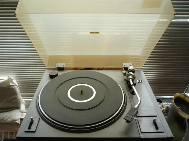 Gently used PIONEER Stereo Turntable & much more selling b130 in General Electronics in City of Toronto - Image 2