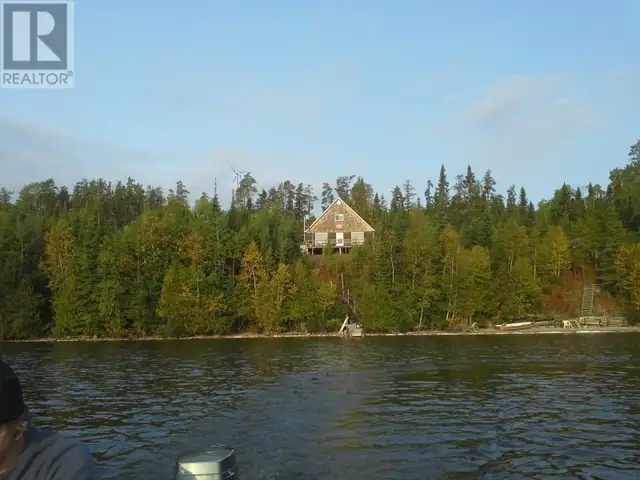Waterfront Cabin on Spring Fed Lake62863759233283124