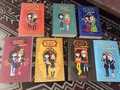 Livres romans ados les filles modèles tomes 1 à 7, View more