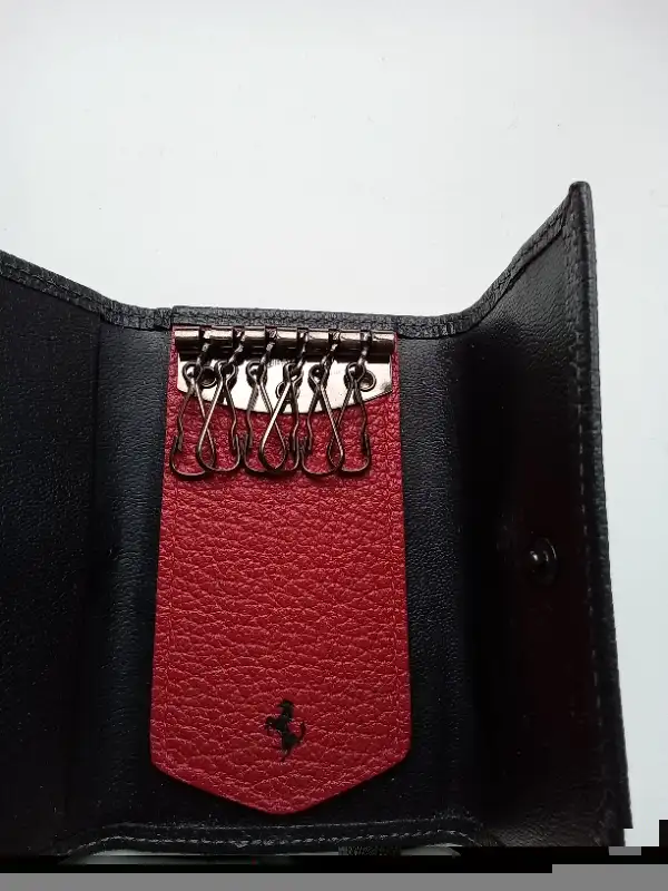 Porte cles Ferrari noir tout cuir pour 6 cles in Arts & Collectibles in Laurentides - Image 6