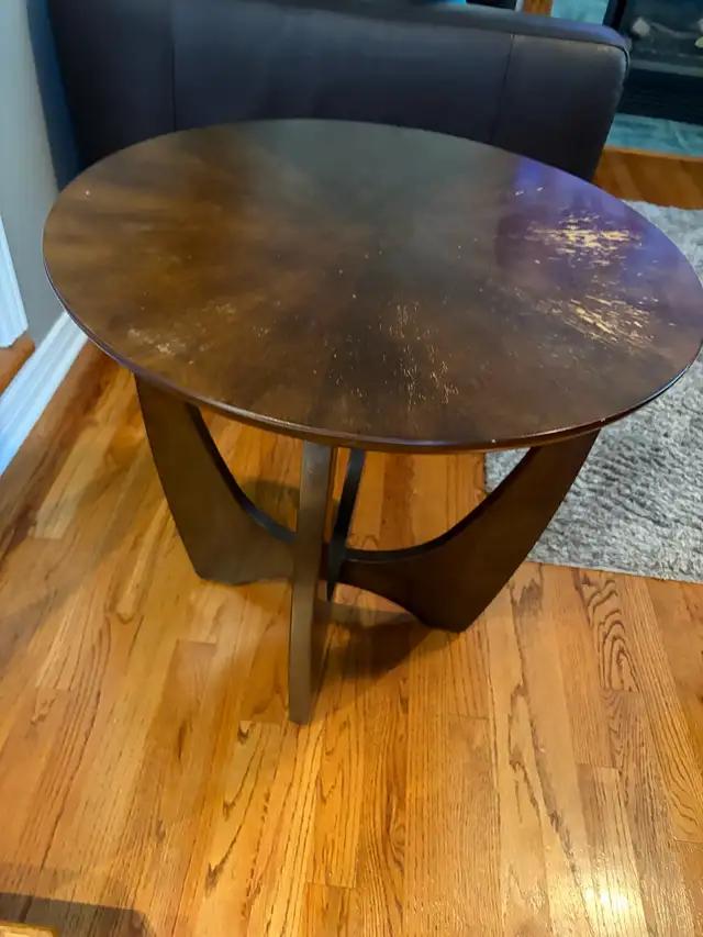 Round Wood and Glass Coffee Table and Side Table Set in Coffee Tables in Ottawa - Image 5