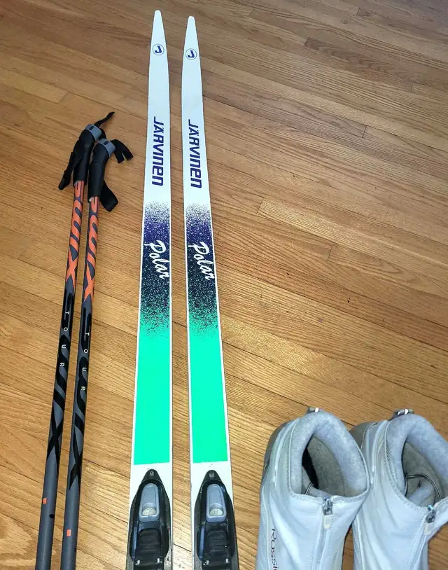 Cross Country Ski set Waxless - Womens 6 - 11 / Youth/Mens 5-10 in Ski in Winnipeg - Image 3