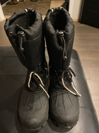 Men’s outbound winter boots, size 7.