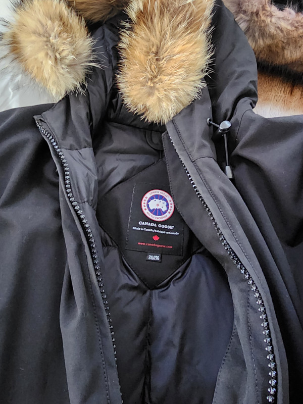 Canada Goose  Women's Parka Jacket 2XL in Women's - Tops & Outerwear in Oshawa / Durham Region - Image 2