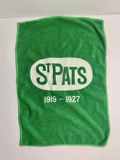 St Pats 1919 - 1927 Towel - Toronto Maple Leafs - St Patrick’s Day Leaf game promo giveaway Colour :...