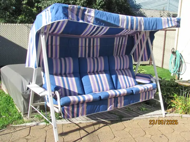 Used swing to give away.574233421294479361