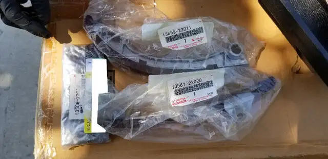 genuine oem original Toyota parts belts brakes pads shoes gasket in Other Parts & Accessories in City of Toronto - Image 8