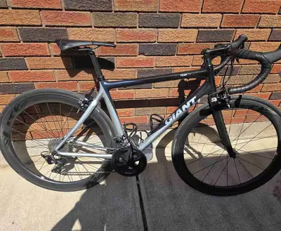 Giant TCR Medium Rim Brake Carbon Fiber Road Bike $2000, View more