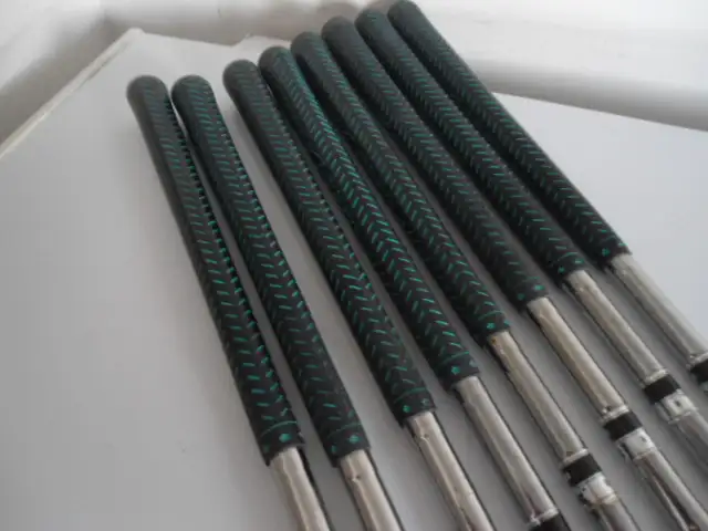 SET OF LADIES RIGHT HANDED GOLF CLUBS WITH GOLF BAG   6 in Golf in Sudbury - Image 6