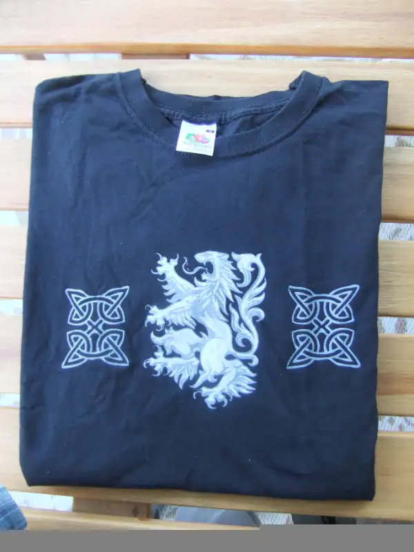 Scottish Lion and Strength Symbols black t-shirt, Men's size S in Men's in Mississauga / Peel Region - Image 5