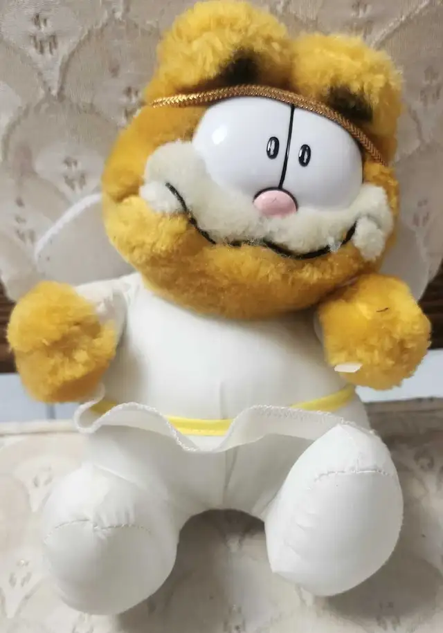 Garfield Angel Plush 1981 in Toys & Games in Calgary - Image 2