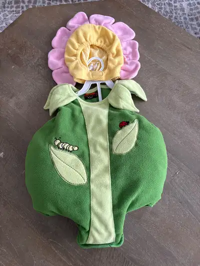 Halloween girls costume flower size 18-24 months. It’s really cute and original. Price is $20 firm.
