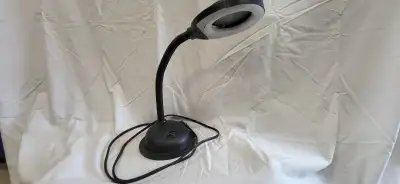 Circular florescent desk lamp with large integrated magnifier. Inquirires by Kijiji messaging app on...