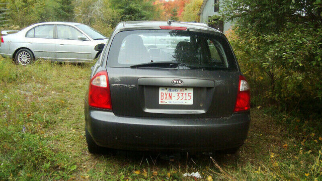 2006 kia spectra 5 for parts 2.0 litre 5 spd. in Engine & Engine Parts in Saint John - Image 2