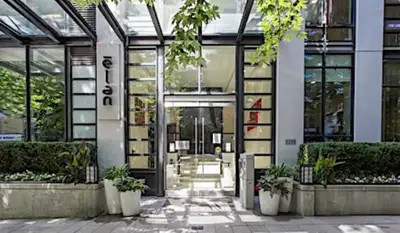 Bright new renevetad 1-bedroom plus den located in the heart of Yaletown. There is a one parking spo...