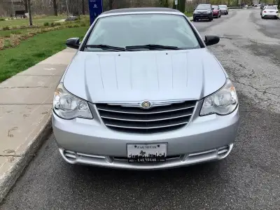 Je vends ma Chrysler Sebring 2008, un cabriolet élégant qui offre une expérience de conduite agréabl...