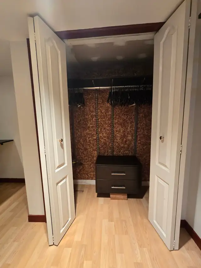 Private Furnished Room & Bath – Quiet Bayview/Eglinton Home in Room Rentals & Roommates in City of Toronto - Image 3