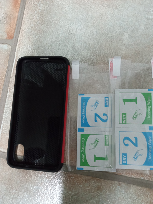 Coque pour cellulaire pour Motorola E6 avec 2 vitres protectrice dans Accessoires pour cellulaires  à Lac-Saint-Jean