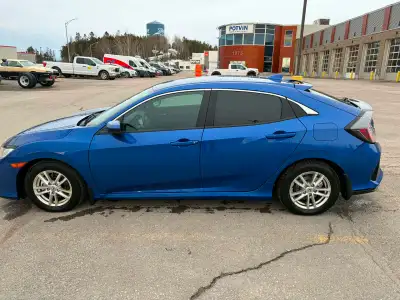 Honda Civic Hatchback LX 2017 1,5L Turbo I4, Automatique Freins arrière neufs Vient avec pneus d’été...